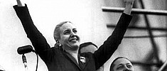 Evita saluta il popolo